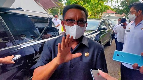 Wali Kota Bitung, Maurits Mantiri