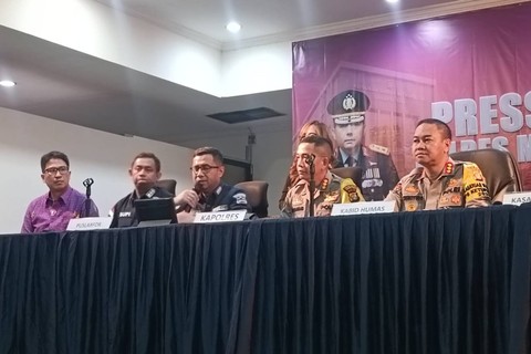 Konferensi pers terkait kematian AKBP Buddy A Towoliu di Polres Metro Jakarta Timur, Senin (1/5). Foto: Zamachsyari/kumparan