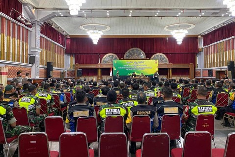 Kegiatan silaturahmi Babinsa-Bhabinkamtibmas di Masjid Pusdai, Kota Bandung. Foto: Rachmadi Rasyad/kumparan