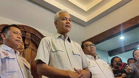 Ganjar Pranowo bertemu dengan perwakilan buruh yang diwakili oleh Presiden KSPSI Andi Gani Nena Wea di Dharmawangsa, Senin (1/5).  Foto: Thomas Bosco/kumparan