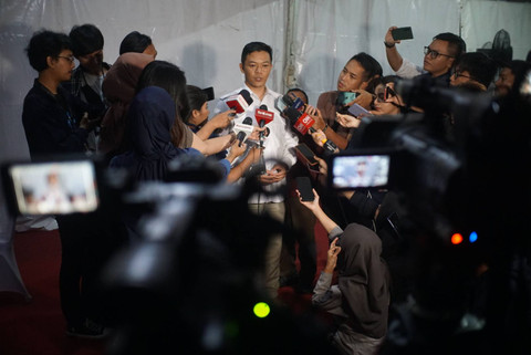 Waketum Gerindra Sugiono menyampaikan konferensi pers terkait pertemuan Wiranto dan Prabowo Subianto di Babakan Madang, Bogor, Senin (1/5).   Foto: Iqbal Firdaus/kumparan