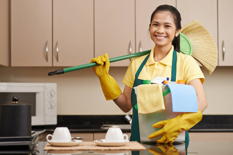 Ilustrasi asisten rumah tangga (ART). Foto: Dragon Images/Shutterstock