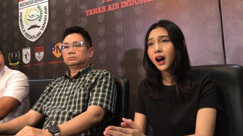 Konferensi pers Tenri Annisa dan Kuasa Hukumnya, Milano Lubis, pada Selasa (2/5/2023). Foto: Aprilandika Pratama/kumparan