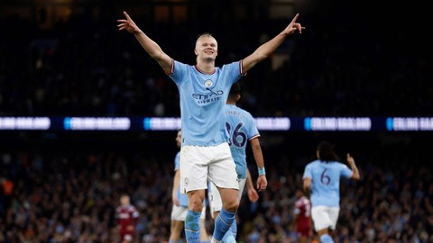 Erling Haaland merayakan gol saat Man City vs West Ham dalam laga tunda Liga Inggris 2022/23 di Stadion Etihad, Kamis (4/5) dini hari WIB. Foto: Action Images via Reuters/Jason Cairnduff