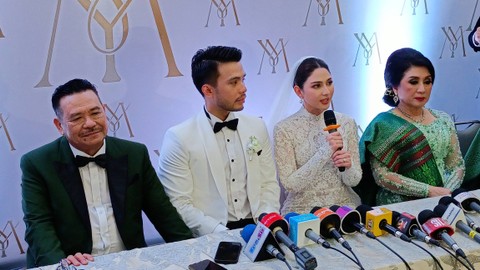 Konferensi pers Jessica Mila dan Yakup Hasibuan usai acara pemberkatan pernikahan, Jumat (5/5/2023). Foto: Aprilandika Pratama/kumparan