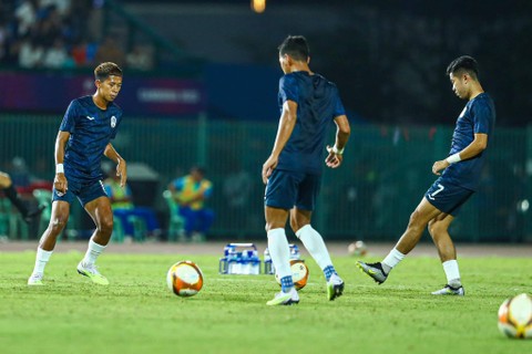 Persiapan Timnas U-22 Kamboja sebelum melawan Myanmar U-22 dalam pertandingan Grup A SEA Games 2023 di Olympic Stadium, Phnom Penh, Kamboja, Minggu (7/5). Foto: Dok. Football Federation of Cambodia