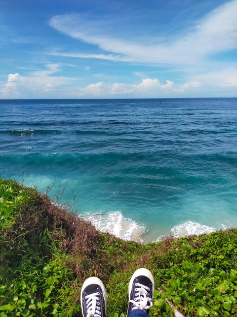 Pesona Pantai Pacar di Tulungagung. (Sumber Foto : Dokumen Penulis)