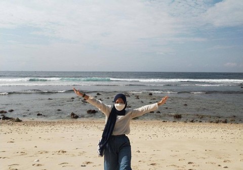 Pasir Putih di Pantai Pacar. (Sumber Foto : Dokumen Penulis)