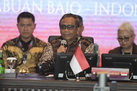 Menko Polhukam RI Mahfud MD memberikan paparan pada ASEAN Political Security Community Council Meeting (APSC), di Labuan Bajo, Manggarai Barat, NTT, Selasa (9/5/2023). Foto: Rivan Awal Lingga/Antara Foto