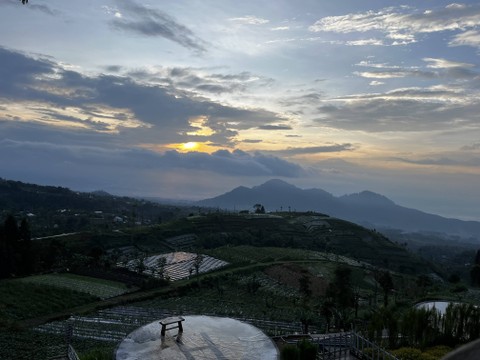 Indahnya sunrise di Silancur Highland. Foto: Gitario Vista Inasis/kumparan