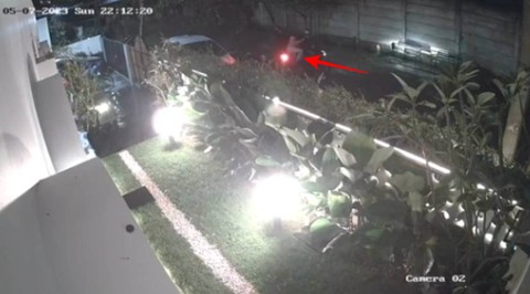 Tangkapan layar saat penculikan Keisya Aurelia Arsisa terjadi. Tanda panah mengarah ke korban.  Foto: Dok: Instagram @masayuputri22