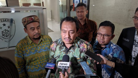 Rektor Muhammadiyah, Ma'mun Murod (tengah) di Bareskrim Polri, Selasa (9/5). Foto: Jonathan Devin/kumparan