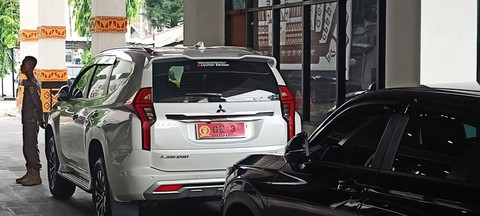 Mobil dinas Pajero Sport dengan plat kendaraan BE 3 milik Ketua DPRD Lampung Mingrum Gumay. | Foto : Galih Prihantoro/ Lampung Geh