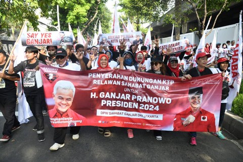 Keramaian relawan Sahabat Ganjar dalam menyerahkan 5 Juta KTP dukungan ke Kantor DPP PDI Perjuangan. Foto: Dok. Istimewa
