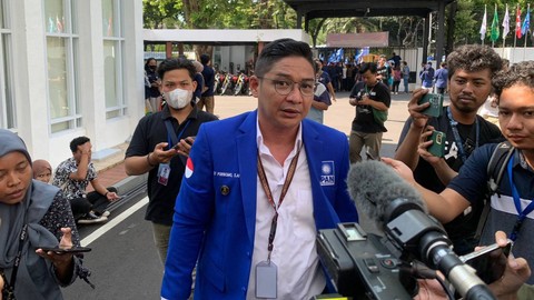 Sigit Purnomo Said atau Pasha Ungu datangi kantor KPU RI, Jalan Imam Bonjol, Jakarta mendaftarkan bacaleg pada Jumat (12/5/2023). Foto: Luthfi Humam/kumparan