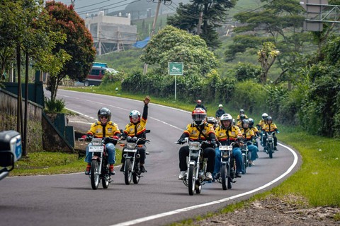 Keseruan perjalanan klub motor King BY Non. (foto: Eko Nurhadi/King BY Non)