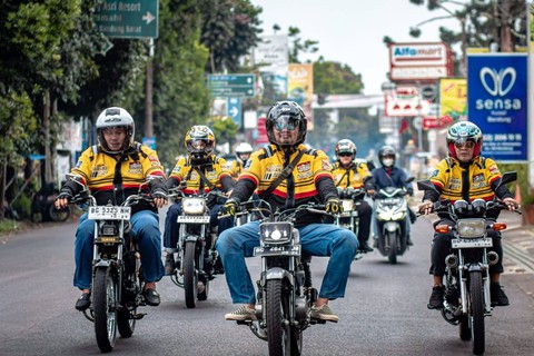 Ekspresi para anggota King BY Non yang melakukan perjalanan touring ke Bandung. (foto: EKo Nurhadi/King BY Non)