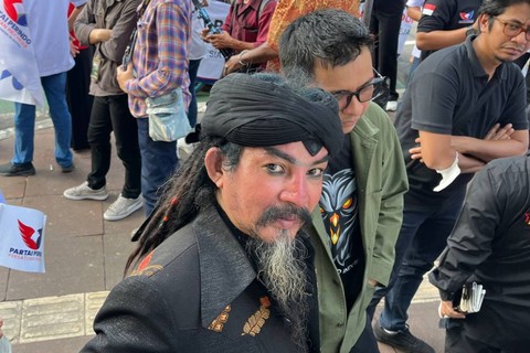 Limbad di pendaftaran bacaleg dari Partai Perindo, di Kantor KPU Jakarta Pusat, Jumat (15/4). Foto: Haya Syahira/kumparan