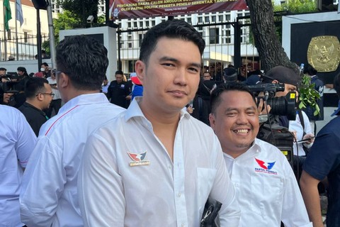 Aldi Taher di pendaftaran bacaleg dari Partai Perindo, di Kantor KPU Jakarta Pusat, Jumat (15/4). Foto: Haya Syahira/kumparan