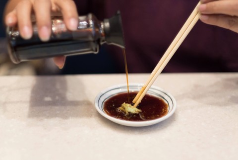 Ilustrasi kecap asin botolan. Foto: Phubes Juwattana/Shutterstock