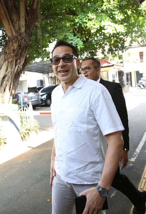 Aktor Ari Wibowo bersama istrinya Inge saat menjalani sidang mediasi di Pengadilan Negeri Jakarta Selatan, Jakarta, Senin, (15/5/2023).  Foto: Agus Apriyanto