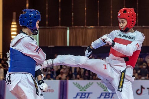 Atlet Taekwondo Indonesia Megawati Tamesti Maheswari bertanding melawan wakil Thailand pada nomor 53 kilogram putri SEA Games 2023, di Chory Changvar International Convention and Exibhition Center, Phnom Penh, Kamboja, Senin (15/5/2023).  Foto: Muhammad Adimaja/ANTARA FOTO