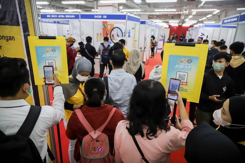 Suasana di job fair yang digelar Pemprov DKI Jakarta di Thamrin City, Jakarta, Selasa (16/5/2023). Foto: Jamal Ramadhan/kumparan