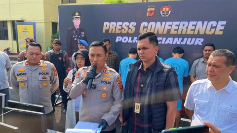 Kapolres Cianjur, AKBP Aszhari Kurniawan (ketiga kanan). Foto: Dok: kumparan