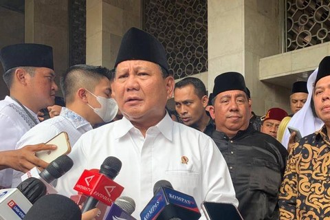Menhan Prabowo Subianto di Masjid Istiqlal, Jakarta, Kamis (18/5/2023). Foto: Paulina Herasmaranindar/kumparan