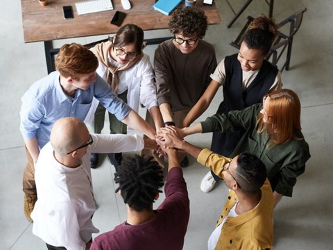 Ilustrasi Hari Dialog dan Pengembangan Perbedaan Budaya Sedunia. Sumber: Fauxels/pexels.com.