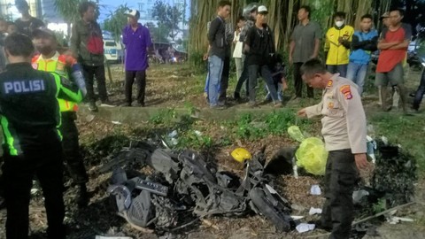 Seorang sopir ojol tewas diisambar Kereta Api Merak-Rangkasbitung, Kamis (19/5/2023). Foto: Dok. Istimewa