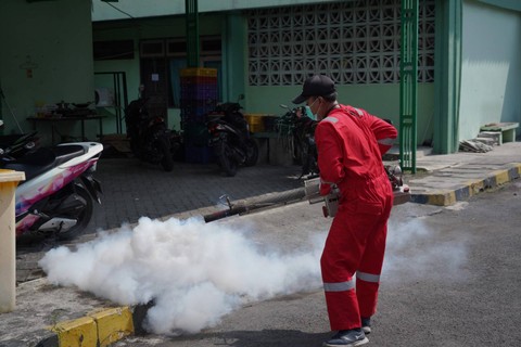 Sambut Jemaah Haji, Asrama Haji Embarkasi Surabaya Difogging