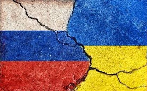 Simbol yang menggambarkan perang antara Rusia dan Ukraina yang sedang berlangsung. Sumber: shutterstock