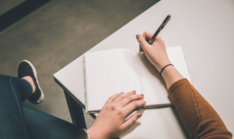 Ilustrasi Contoh Soal Hukum Avogadro, sumber foto (Neonbrand) by unsplash.com