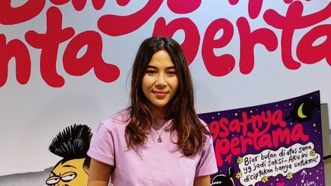 Aktris Adinda Thomas saat ditemui di Kawasan Grogol, Jakarta Barat, Sabtu (20/5/2023).   Foto: Aprilandika Pratama/kumparan