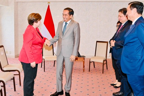 Presiden Jokowi menggelar pertemuan dengan Direktur Pelaksana IMF, Kristalina Georgieva, di Hotel Rihga Royal, Hiroshima, Jepang, Sabtu (20/5/2023). Foto: Laily Rachev/Biro Pers Sekretariat Presiden