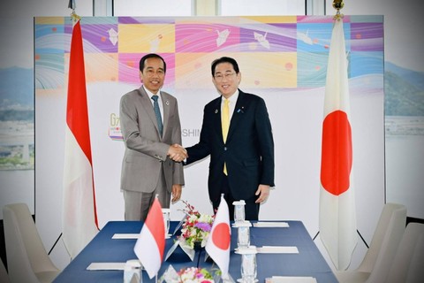 Menteri Koordinator Perekonomian Airlangga Hartarto dampingi Presiden Jokowi pada KTT G7 di Jepang. Foto: Dok. Kemenko Perekonomian