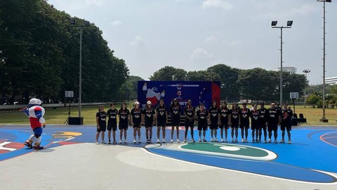 Timnas Basket Putri peraih medali emas SEA Games 2023 di Lapangan Banteng, Jakarta, yang dipugar jelang Piala Dunia Fiba 2023, Sabtu (20/5). Foto: Jodi Hermawan/kumparan
