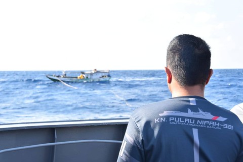 Bakamla RI Evakuasi Korban Kapal Mati Mesin di Perairan Pulau Rote Foto: Humas Bakamla RI