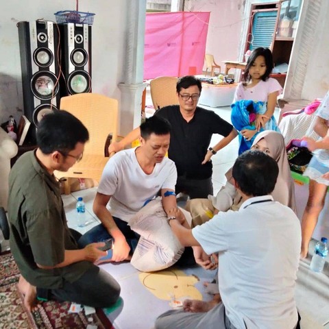 Kurnia Meiga saat dicek kesehatannya oleh tim dokter pada 21 Mei 2023. Foto: Instagram/@erickthohir