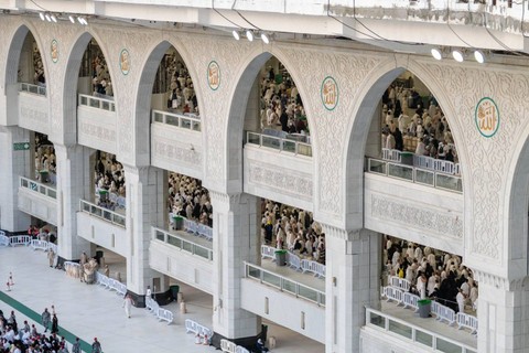 Lantai-lantai di Masjidil Haram yang penuh jemaah hasil ekspansi. Foto: gph.gov.sa