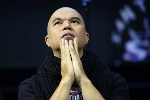 Ahmad Dhani saat konferensi pers terkait konser Dewa 19 All Stadium di Plaza Senayan, Jakarta, (23/5/2023). Foto: Agus Apriyanto