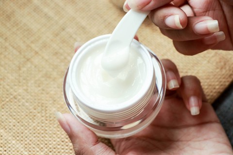 Ilustrasi sunscreen. Foto: Greatwork studio/Shutterstock