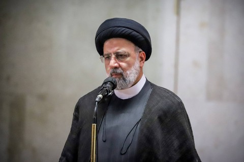 Presiden Iran, Seyyed Ebrahim Raisi, memberikan sambutan usai salat Dzuhur berjemaah di Masjid Istiqlal, Jakarta, Rabu (24/5/2023). Foto: Jamal Ramadhan/kumparan