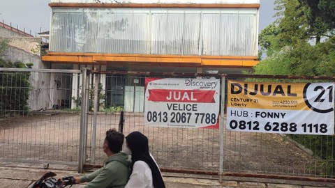 Kantor jasa travel di Bandung yang diduga telah tipu ratusan murid SMA. Foto: Rachmadi Rasyad/kumparan