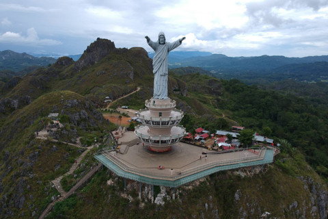 Ilustrasi Patung Yesus Memberkati. Foto: Shutterstock