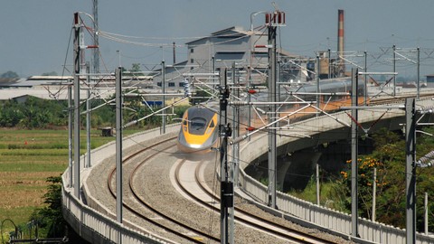 Kereta cepat Jakarta Bandung (KCJB) di Depo Kereta Cepat Tegalluar, Bandung, Jawa Barat, 22 Mei 2023. Foto: Timur Matahari/AFP