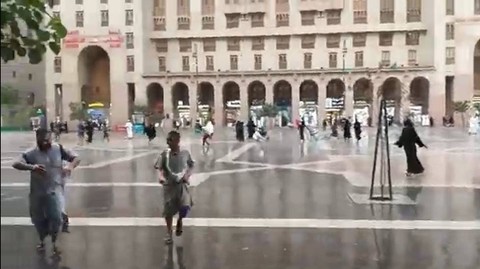 Hujan es di Madinah. Foto: Dok. MCH 2023