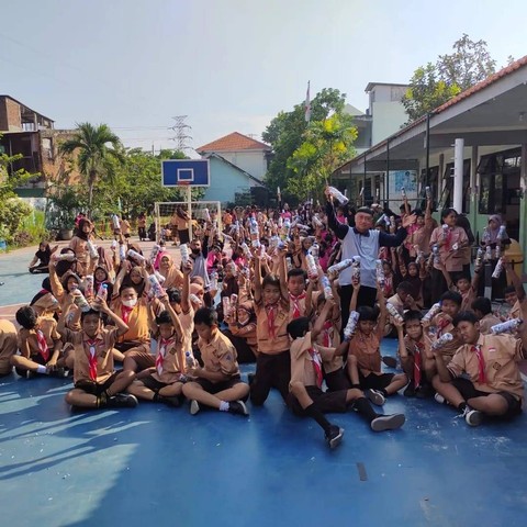 Sekolah di Surabaya ajak Siswa Olah 2 Ton Sampah Plastik jadi Ecobrick