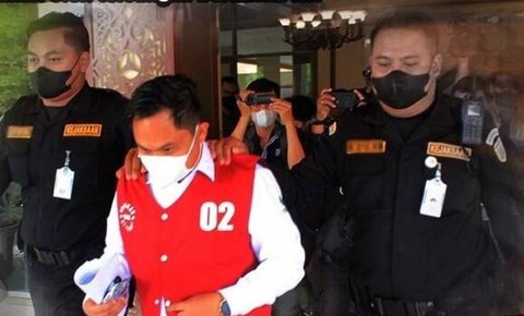 Tersangka penyalahgunaan tanah kas desa (TKD) di DIY, Robinson Saalino, saat ditahan di Kejati DIY. Foto: Dok. Kejati DIY